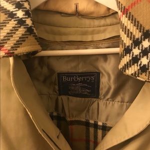 BURBERRY—Vintage Burberry’s Women’s Trench